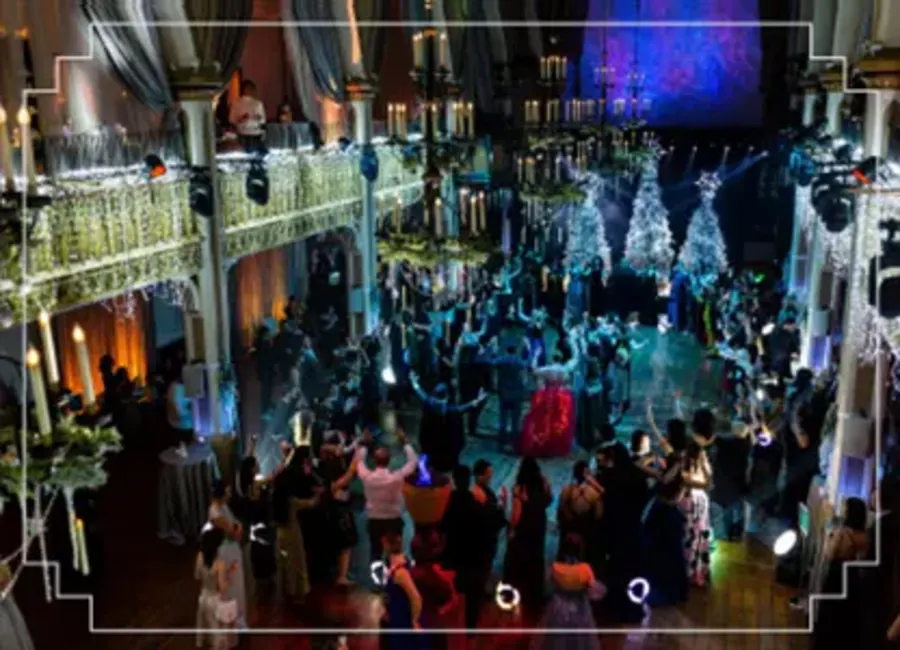 DISCOVER A STUNNING GREAT HALL-INSPIRED VENUE